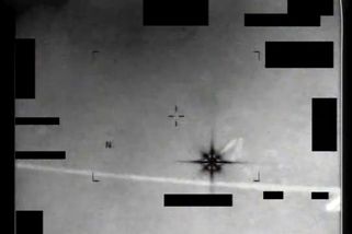 Američané zveřejnili utajované snímky UFO. Na videu je podivný létající diamant - Seznam Zprávy